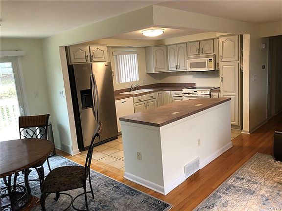 3rd image of 101 Jane Dr