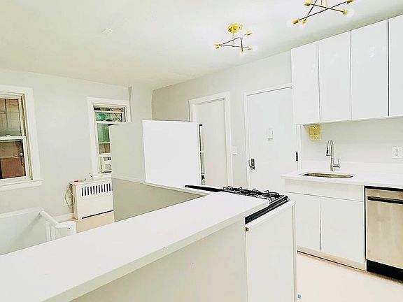 5th image of 305 W 20th St APT 1R