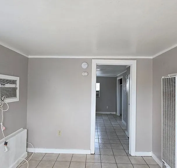 216 1/2 E Warren Ave — Photo 5