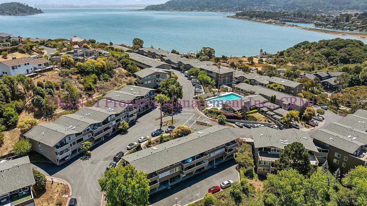 10 Andrew Dr APT 61 photo 1