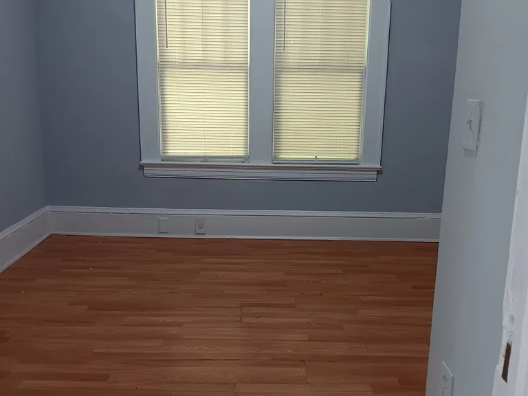 2938 Thomas St — Photo 4