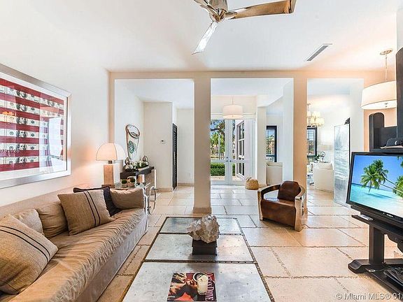 5th image of 6100 Laguna Dr #6101