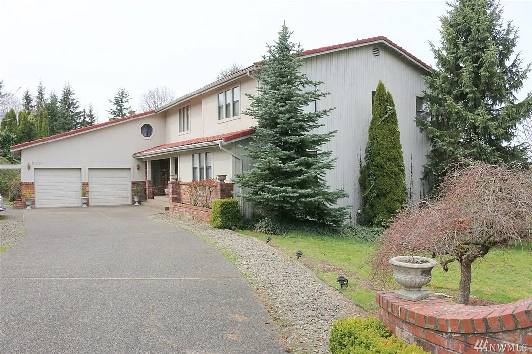 5902 Nahane East NE photo 1