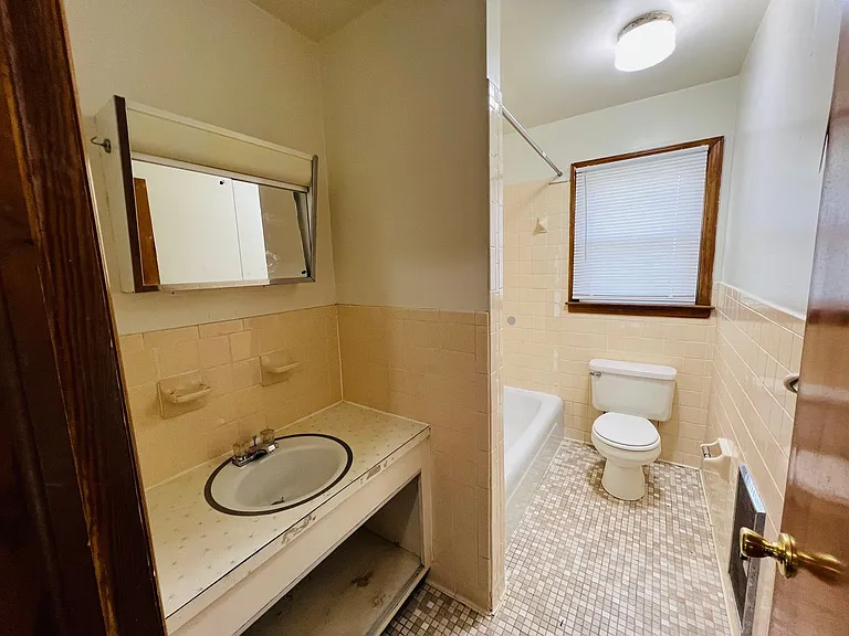 2 Bedroom, 1 Bath Apartment — Photo 50