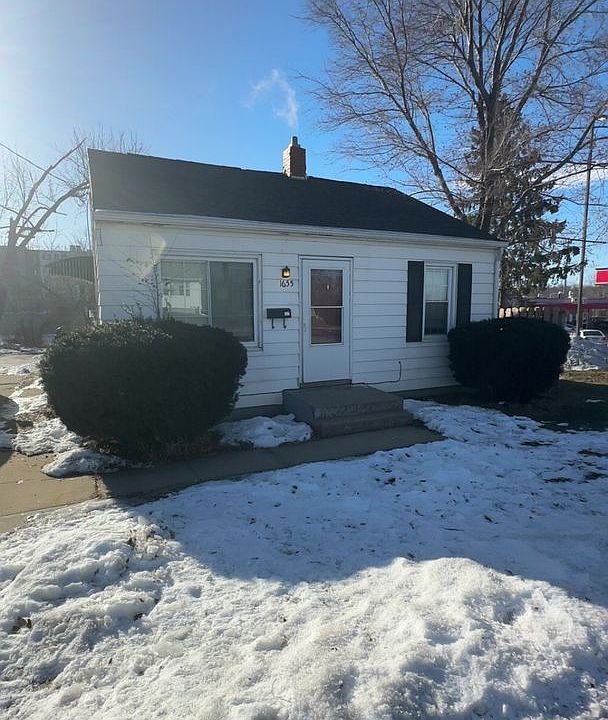 1st image of 1655 32nd St NE