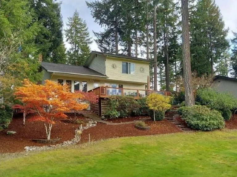 880 E Country Club Dr E — Photo 2