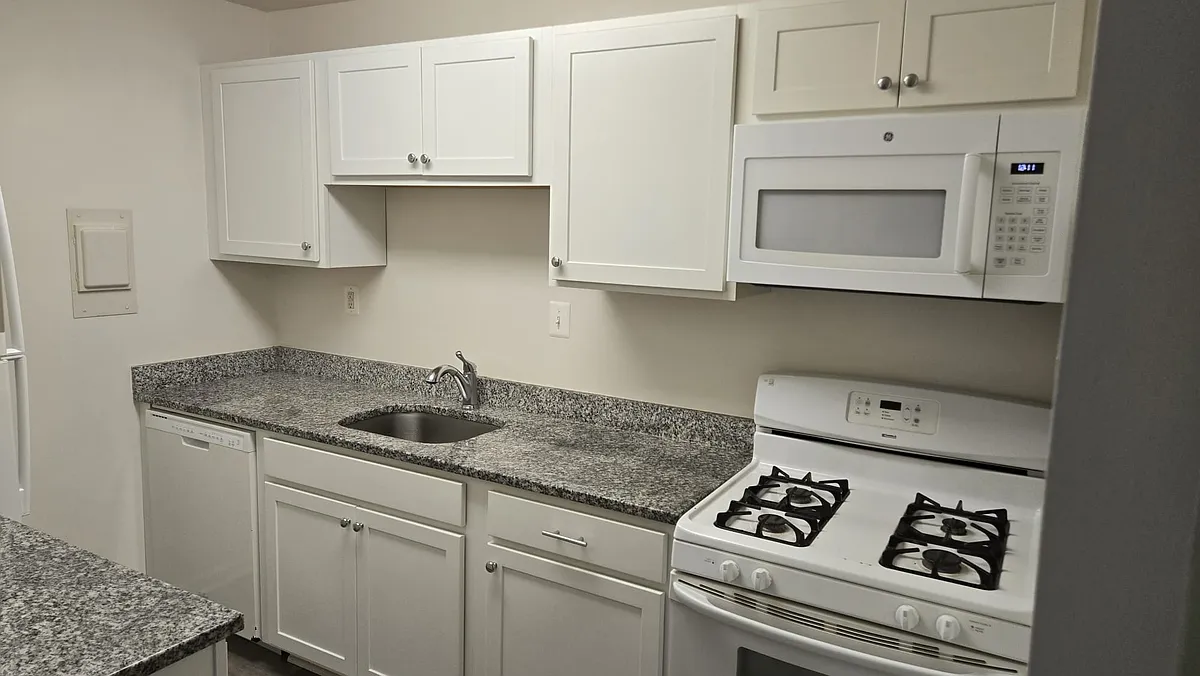 Building Photo - 7505 Riverdale Rd #2034