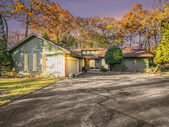 46308 Royal Ave, New Buffalo, MI 49117