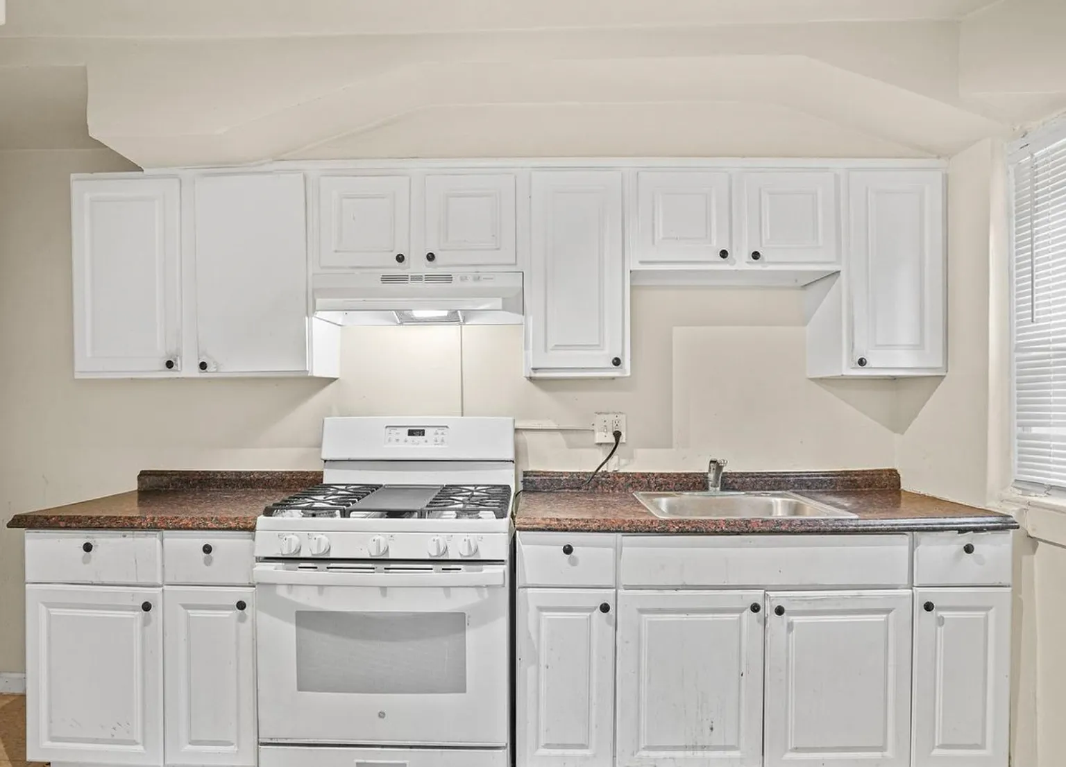 3 bed, 1890 sqft, $6,000 — Photo 2
