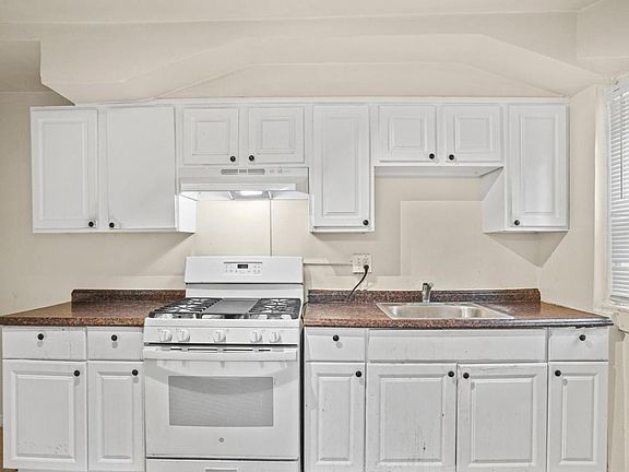 2nd image of 414 Orange St SE