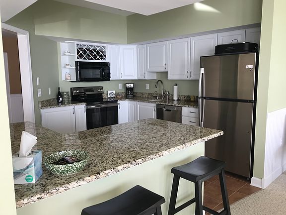 4th image of 927 Oyster Cove Dr
