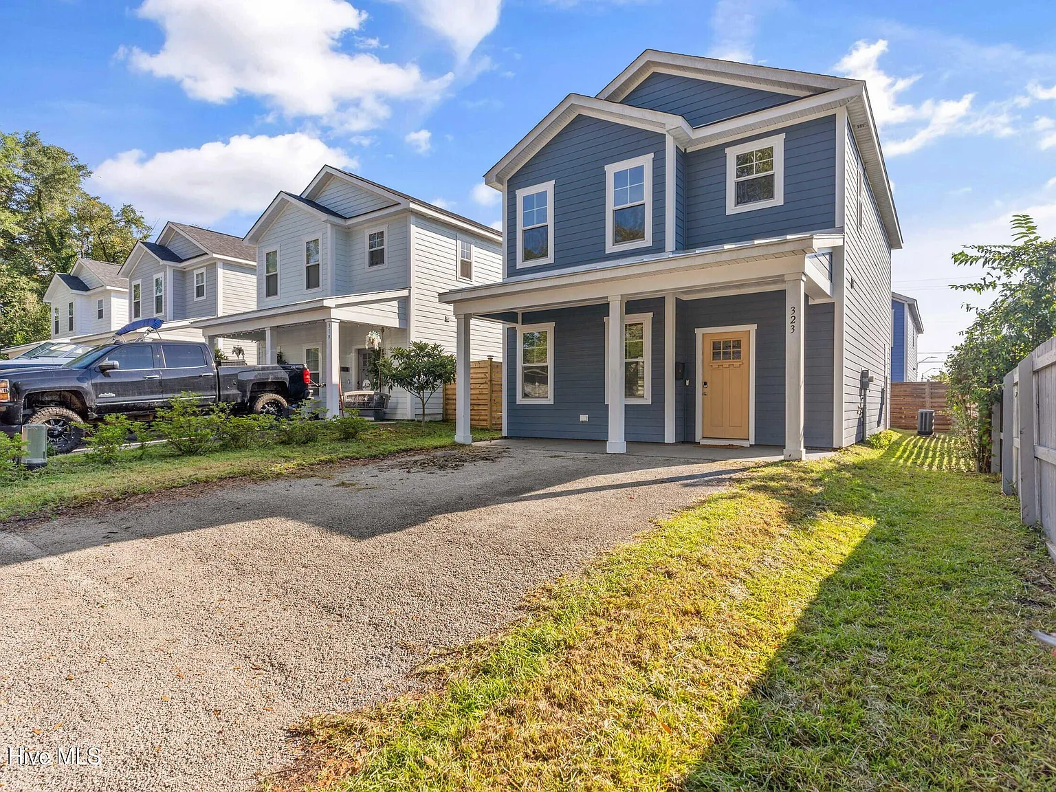 3 bed, 2.5 bath, 1546 sqft, $2,200 — Photo 2