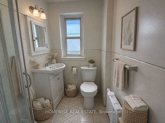 5th image of 189 Vaughan Rd #11