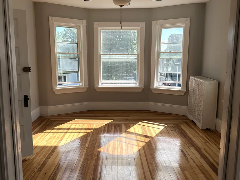 20-22 Florence St #2 — Photo 1