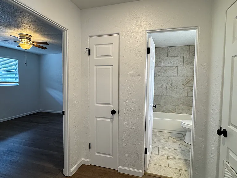 406 Oak St #404 — Photo 7