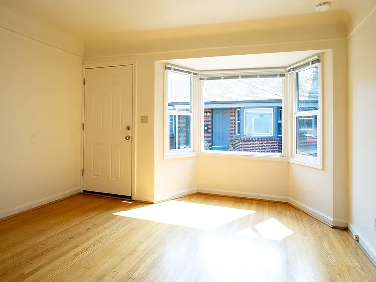 2500 NE Couch St #3 — Photo 7