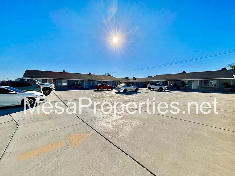 2 bed, 1.0 bath, 900 sqft, $1,700 — Photo 2
