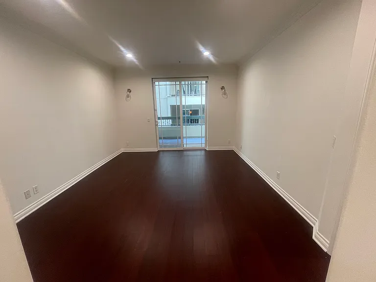 1426 N Laurel Ave #107 — Photo 11