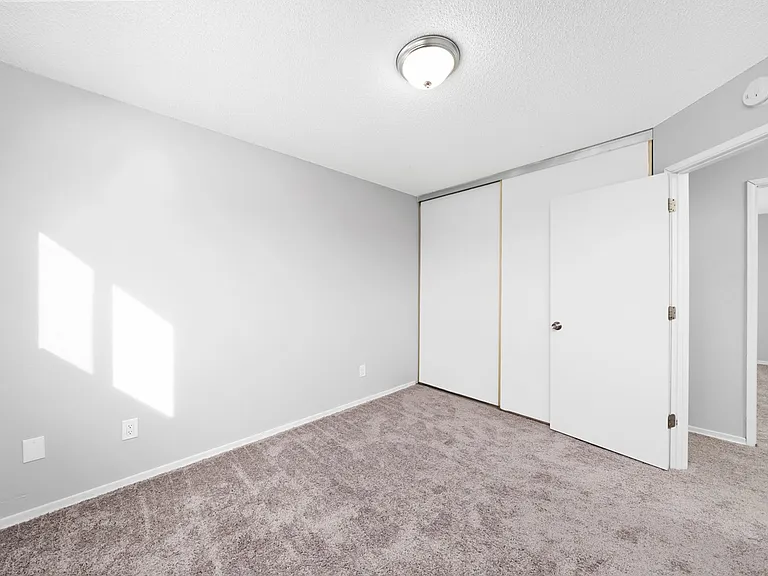Wetherburne Square Townhomes — Photo 8