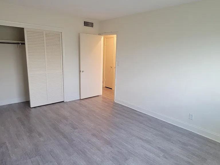 2110 NE 39th St #3B — Photo 9