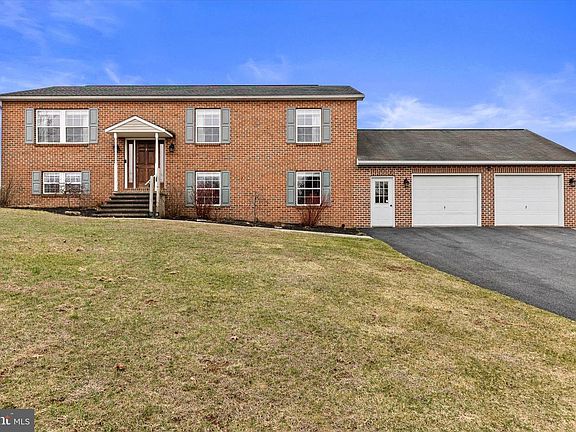 2nd image of 635 Newport Rd