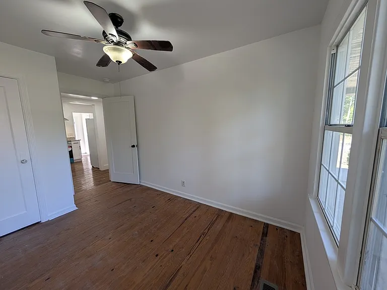 427 Crossway Rd — Photo 10