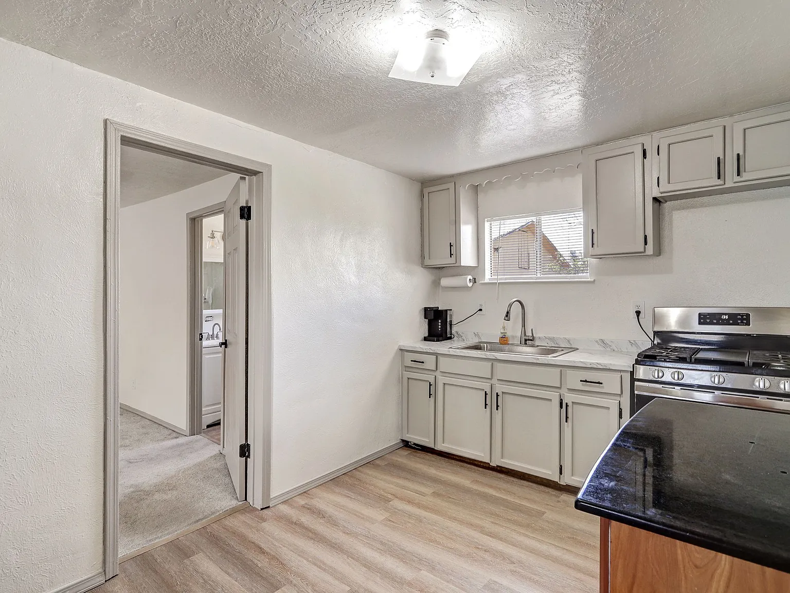 1 bed, 2.0 bath, 842 sqft, $1,199 — Photo 3