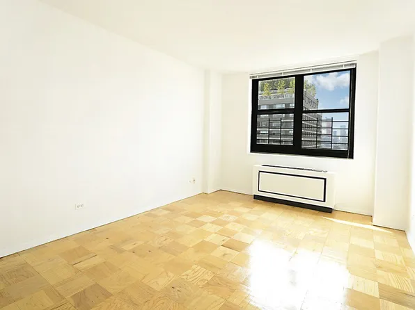 200 East 72nd Street image 1 of 10