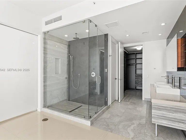 1100 Biscayne Blvd #3404 — Photo 22