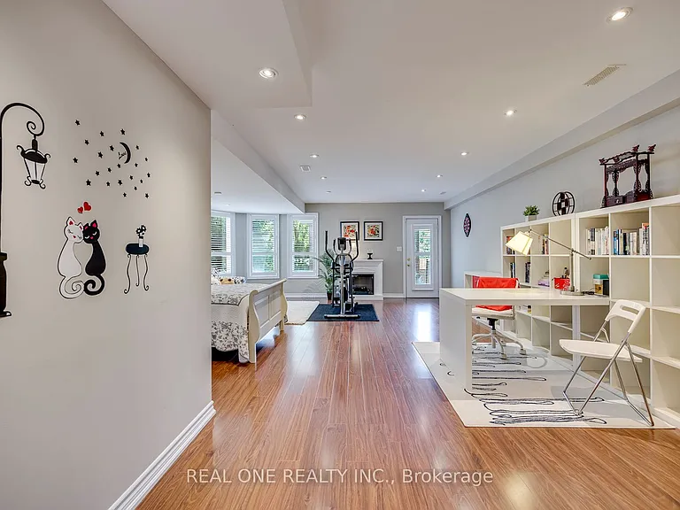 1126 Woodington Ln — Photo 37