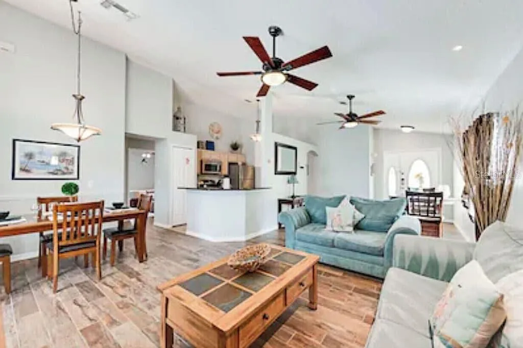 4 bed, 3.0 bath, 1531 sqft, $2,400 — Photo 2