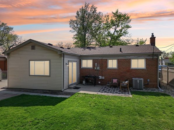 15353 Nancy St, Southgate, MI 48195