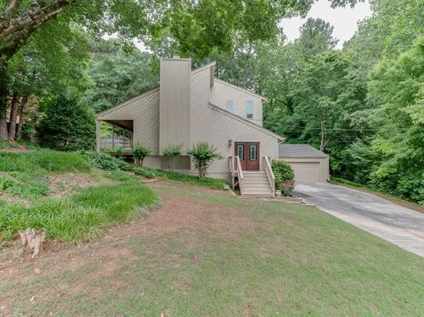 3777 Southgate Dr, Lilburn, GA 30047