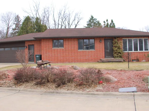 105 Bishop Ave, La Porte City, IA 50651