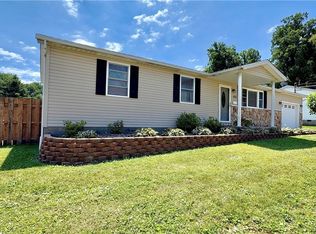 613 McKenna Dr, Williamstown, WV 26187