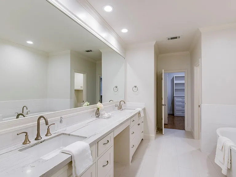 5144 Chevy Chase Dr — Photo 20