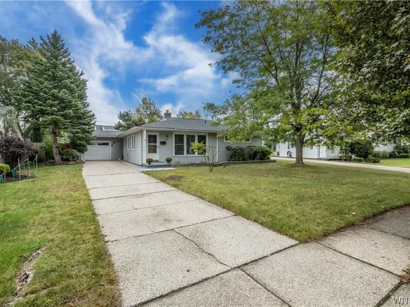 39 Mapleview Dr, Amherst, NY 14226