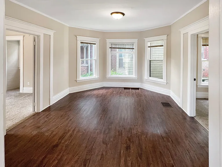 207 Allen Blvd — Photo 3