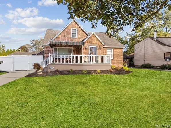360 S Shore Blvd, Lackawanna, NY 14218