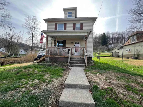 202 Meadow Ave, Mannington, WV 26582