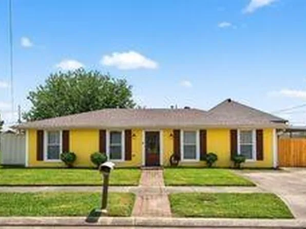 3417 Volpe Dr, Chalmette, LA 70043