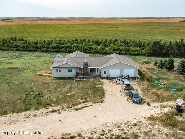 3961 115th Ave SW, Dickinson, ND 58601