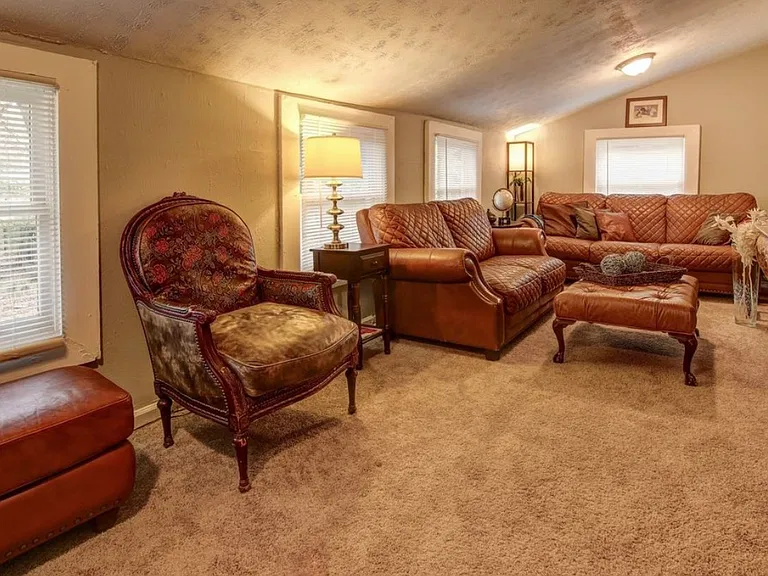 1837 Dorsey Ave — Photo 10