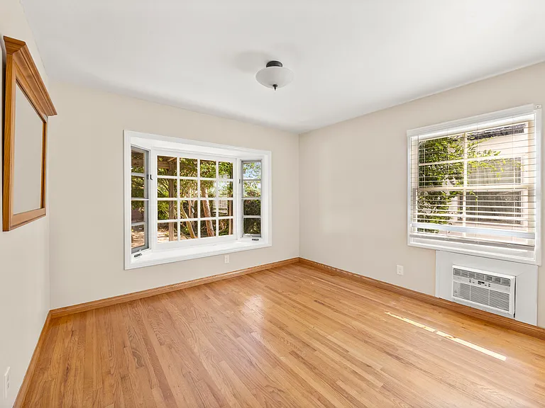 1237 W Oak Ave — Photo 14