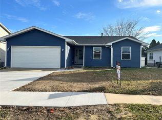 3619 King Dr SW, Cedar Rapids, IA 52404