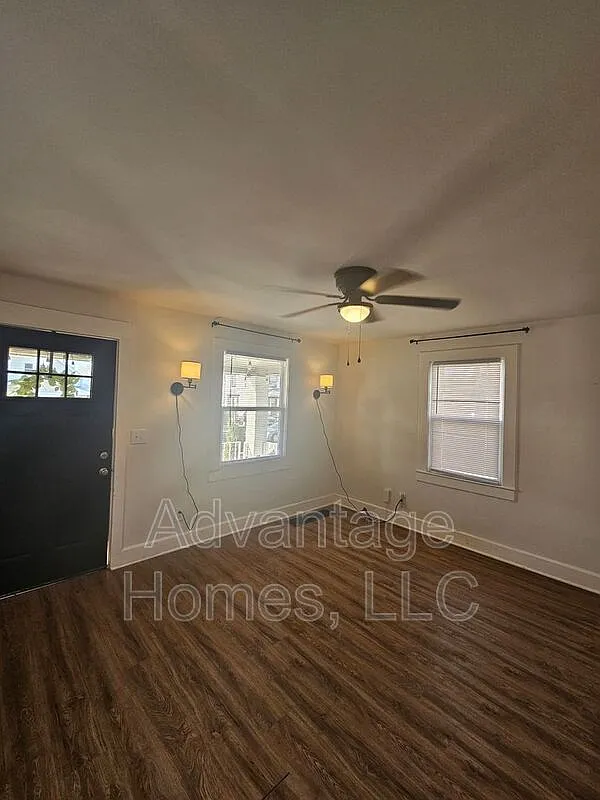 2 bed, 1.0 bath, $1,050 — Photo 3