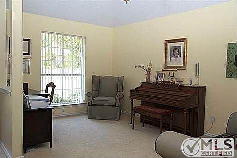4th image of 1324 E Branch Hollow Dr