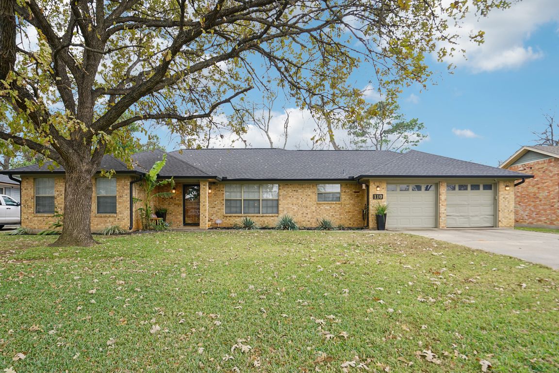 E 7th St-S0512-001.jpg