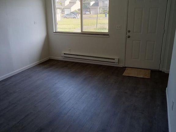 3rd image of 303 17th St SE APT 2