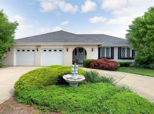 404 Woodgate Ct, Willowbrook, IL